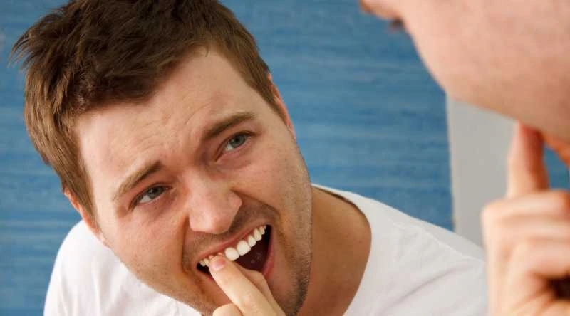 Por qué los dientes se mueven